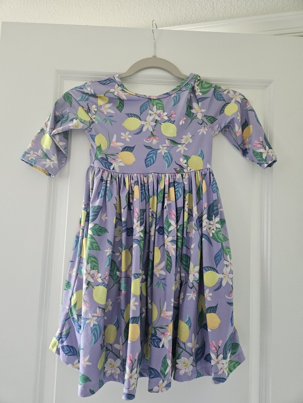 Dresses - Picture 2 of 6